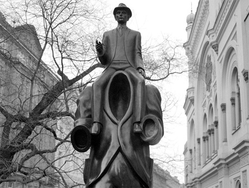 fran-kafka Escultura de Fran Kafka